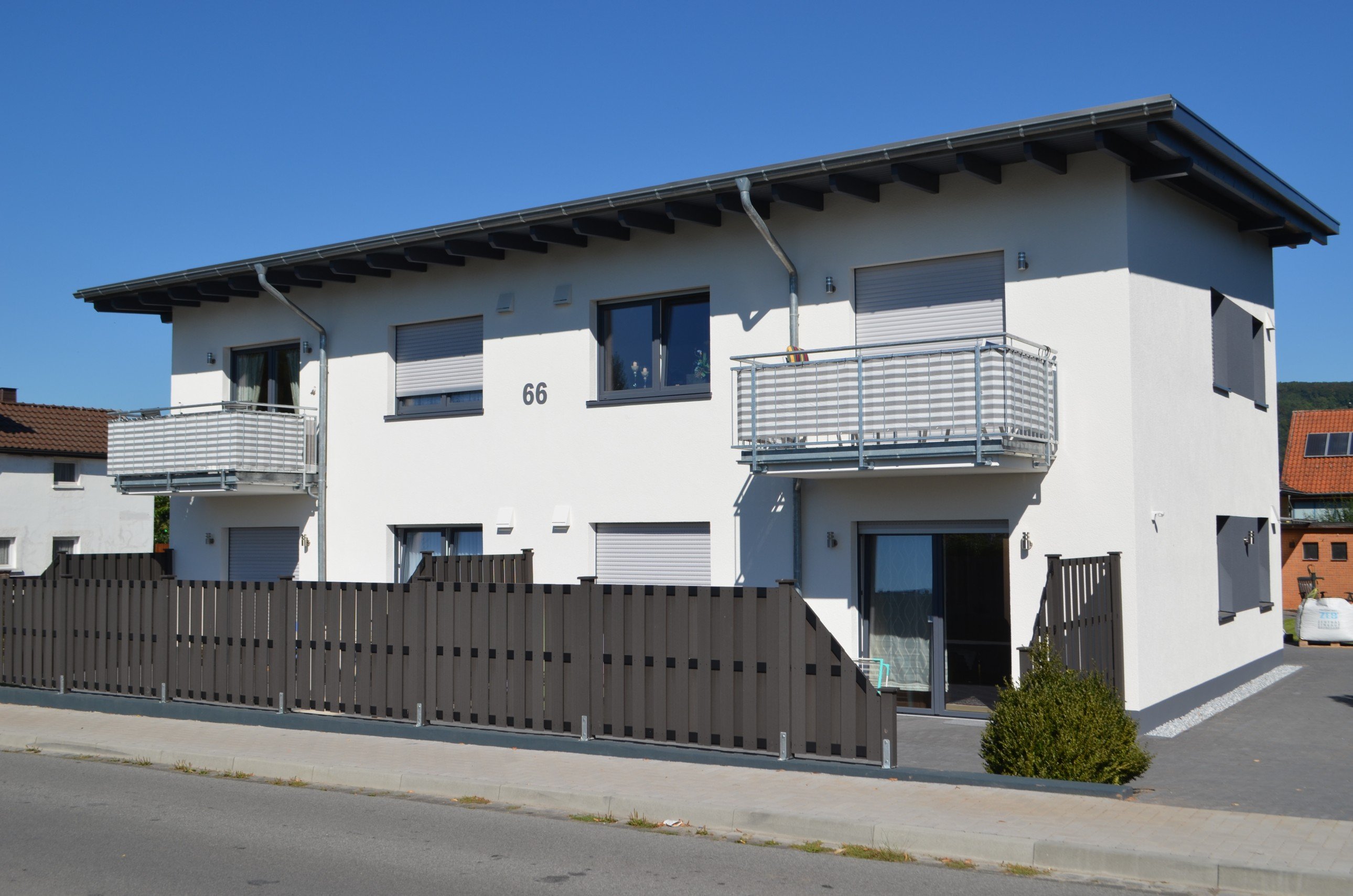 Foto 4-Familienwohnhaus