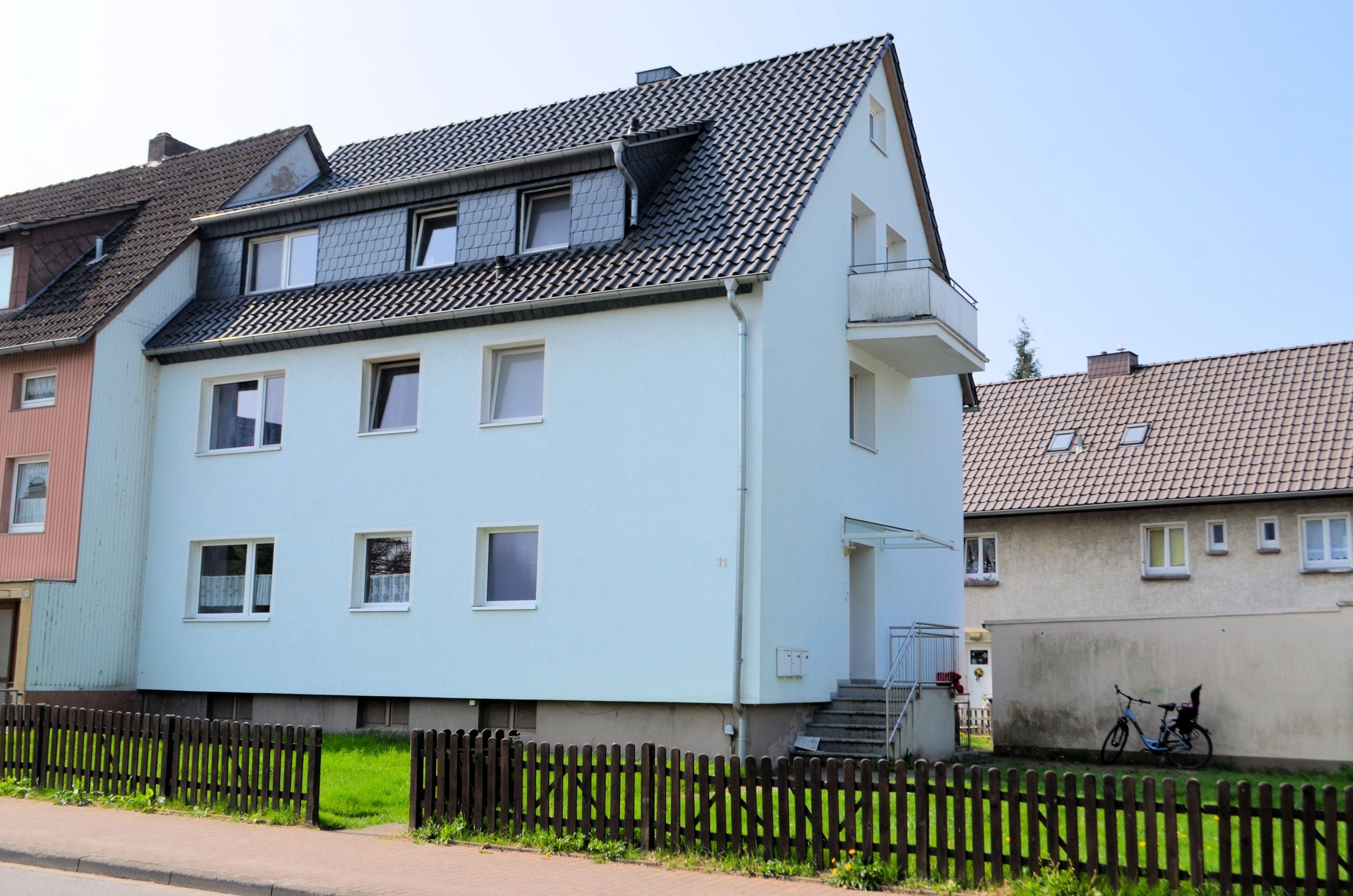 Foto 3-Familienwohnhaus