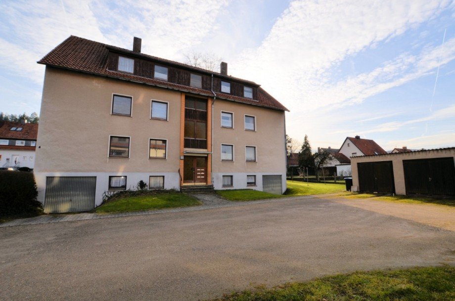 Heise Immobilien - 6-Familienwohnhaus mit Garagen - Delligsen Mehrfamilienhaus Delligsen