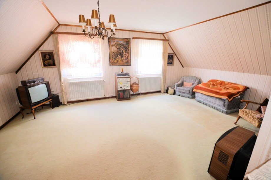 Gro�es Schalfzimmer - Obergeschoss - www.immobilien-heise.de Einfamilienhaus H�xter-L�chtringen