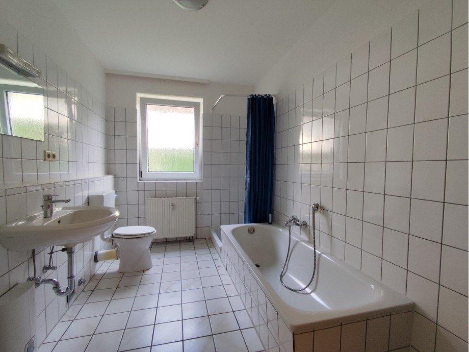Bad - www.immobilien-heise.de Souterrainwohnung Holzminden