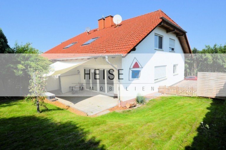 Gepflegte Doppelhaushälfte mit Garage in ruhiger, zentrale Wohnlage Bodenwerder* Baujahr: 1999* Wohnfläche: ca. 125 m² ...
