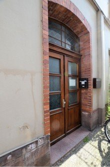Heise Immobilien - Separater Eingang zu den Mietwohnungen *** VERKAUFT 2025 *** Wohn- u. B�rohaus in zentraler Lage  - Haarmannplatz Holzminden