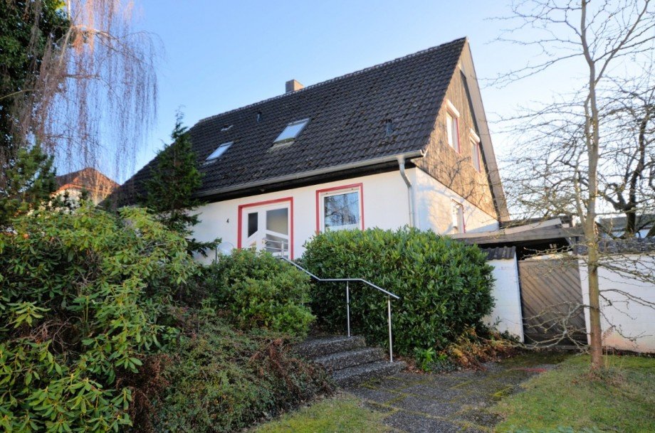 Heise Immobilien - 1-Familienwohnhaus mit Carport Einfamilienhaus Holzminden