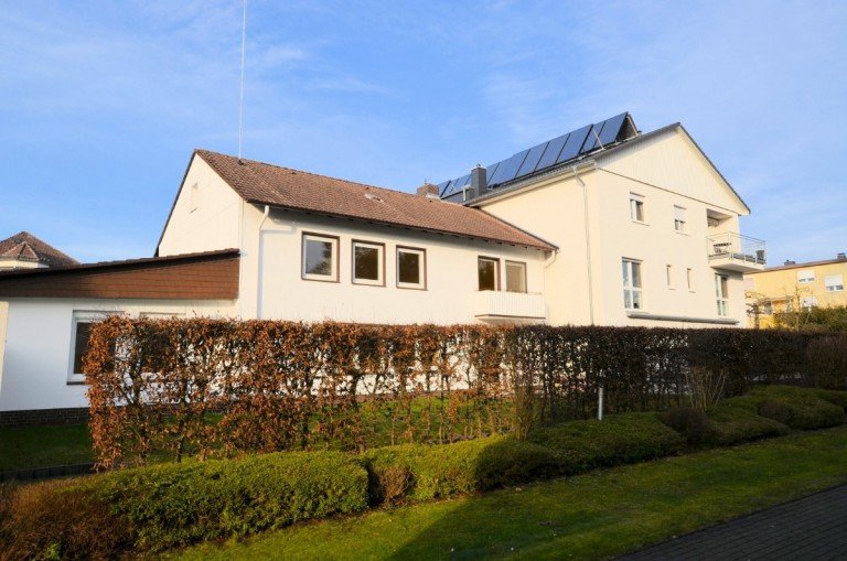 Büro- / Praxisräume über zwei Etagen mit Autoabstellplätzen - stadtnahe Wohnlage* regelmäßig renoviert / modernisiert* ...