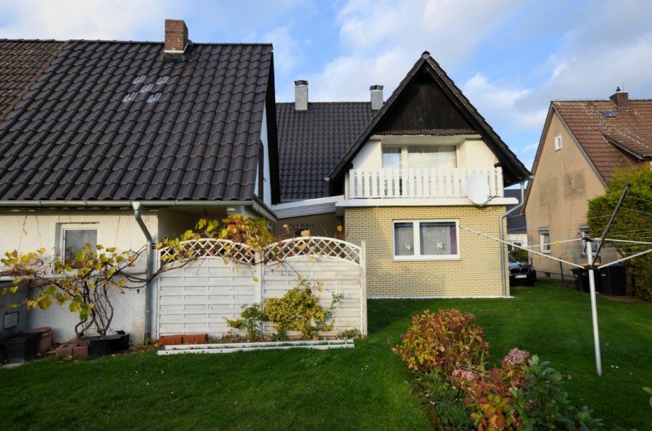 Heise Immobilien - 1- bis 2-Familienwohnhaus - www.immobilien-heise.de Zweifamilienhaus Eschershausen