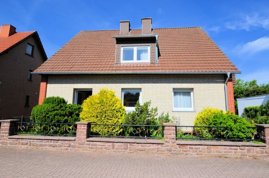 2-Familienwohnhaus mit Doppelgarage - Heise Immobilien Einfamilienhaus F�rstenberg