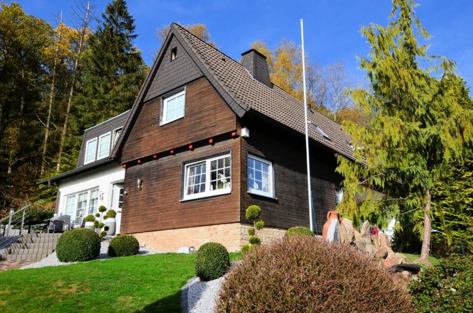 Heise Immobilien - Neuhaus - Ortsrandlage - www.immobilien-heise.de Einfamilienhaus Holzminden-Neuhaus