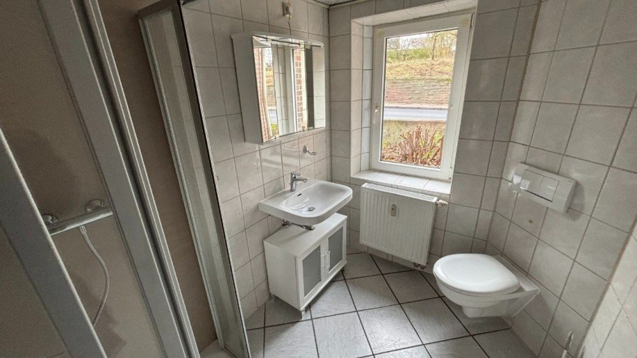 Bad - www.immobilien-heise.de Erdgeschosswohnung Eschershausen