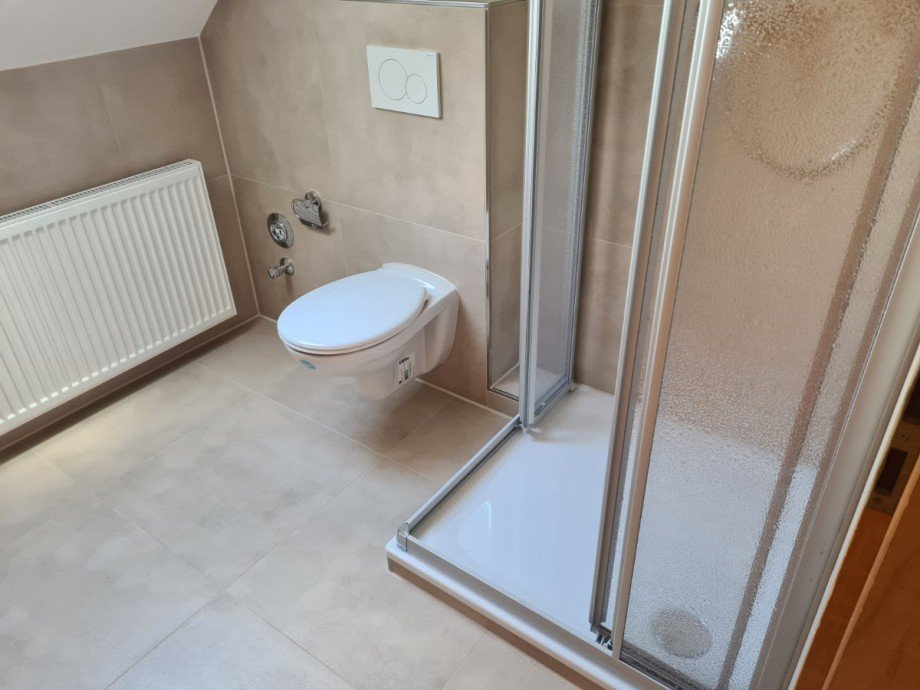 Badezimmer - www.immobilien-heise.de Dachgeschosswohnung Holzminden