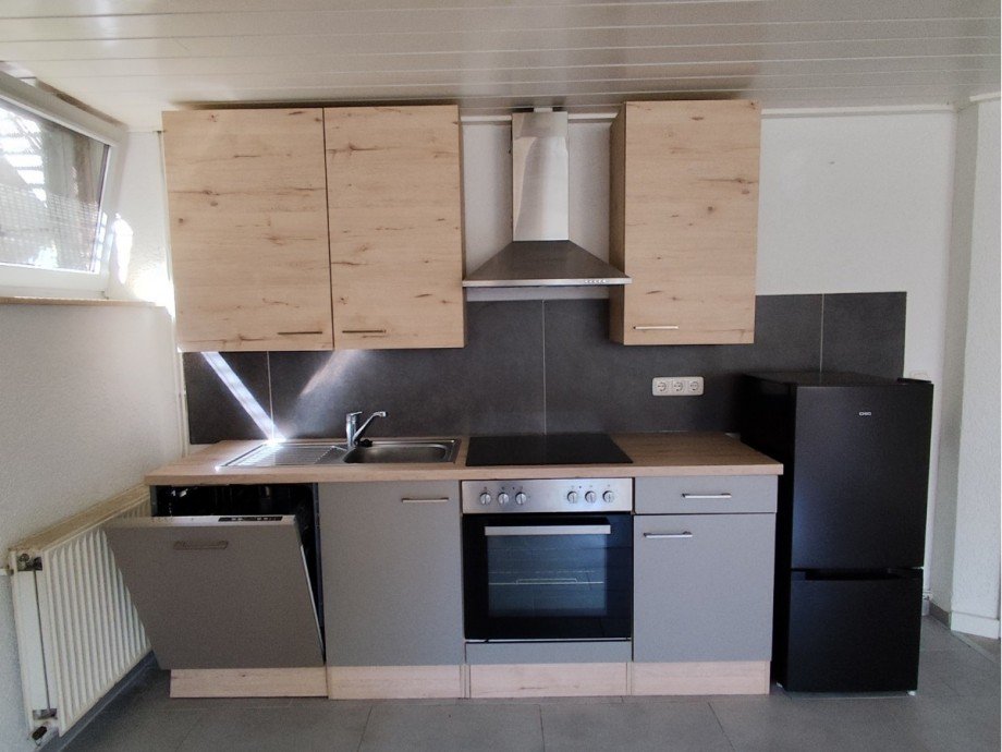 K�che mit EBK - www.immobilien-heise.de Souterrainwohnung Holzminden