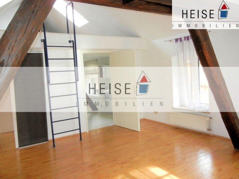 Schlafzimmer mit Bad im Obergeschoss Holzminden - Stadtnahe Wohnlage Maisonettewohnung Charmante und gro�z�ge 2-Zimmer-Mietwohnung �ber zwei Etagen, separater Eingang, Terrasse uvm.
