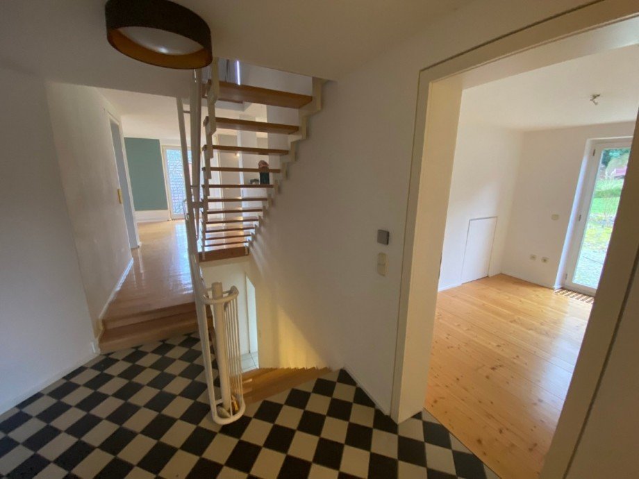 Heise Immobilien - Wohnhaus in H�xter - Flur Erdgeschoss Einfamilienhaus H�xter