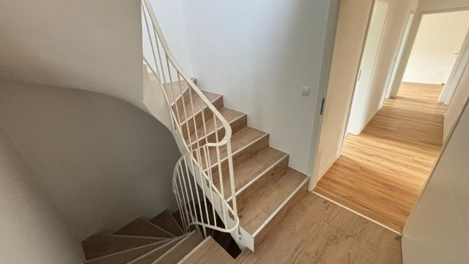 Treppenhaus - www.immobilien-heise.de Einfamilienhaus Eschershausen