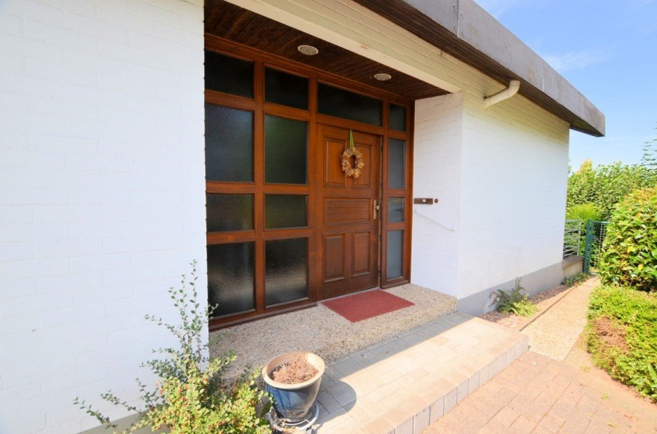 1-Familienwohnhaus mit Doppelgarage in Holzminden Einfamilienhaus Holzminden