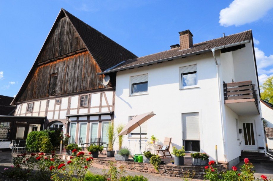 Fachwerkhaus mit Anbau und Terrassen Mehrfamilienhaus H�xter-Stahle