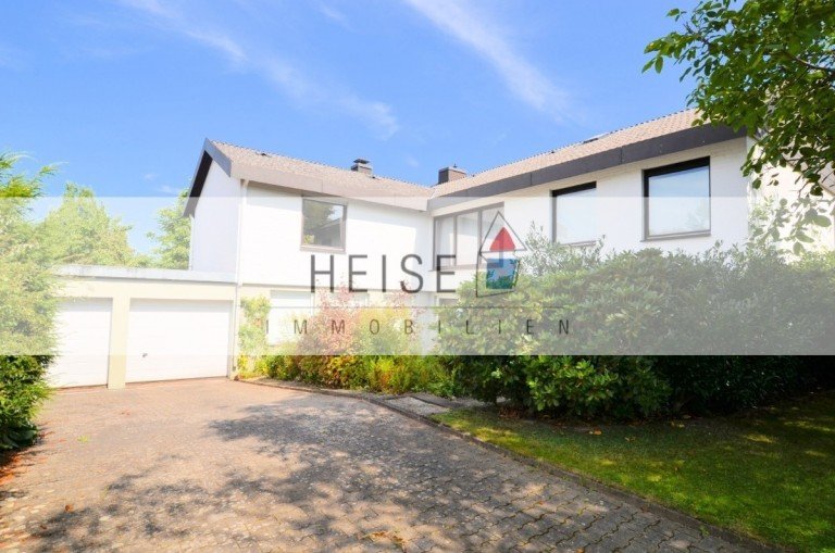 1-Familienwohnhaus mit Doppelgarage in Holzminden Holzminden - Wohngebiet Hungerborn Einfamilienhaus *** VERKAUFT 2026 *** 1-Familienwohnhaus mit Doppelgarage in ruhiger bevorzugter Wohnlage