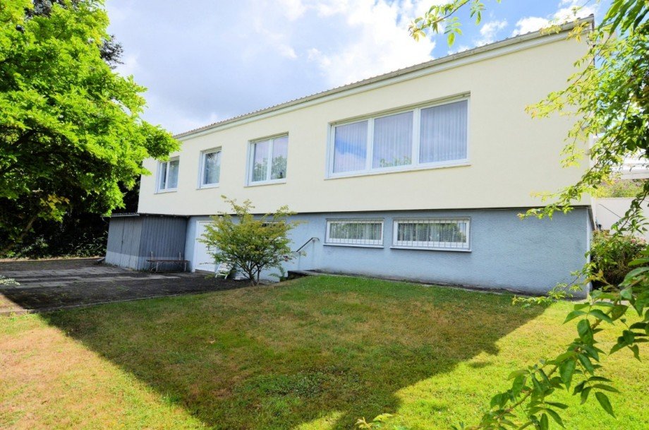 Heise Immobilien Holzminden - 1-Familienwohnhaus mit Garage Einfamilienhaus Holzminden