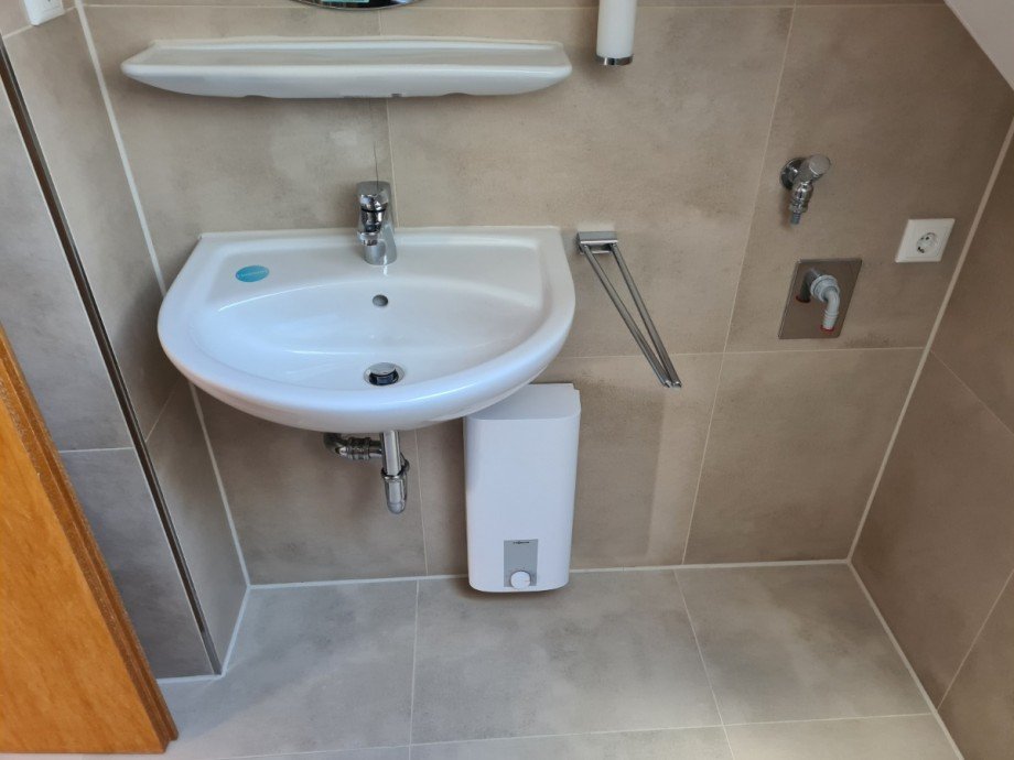 Badezimmer - www.immobilien-heise.de Dachgeschosswohnung Holzminden