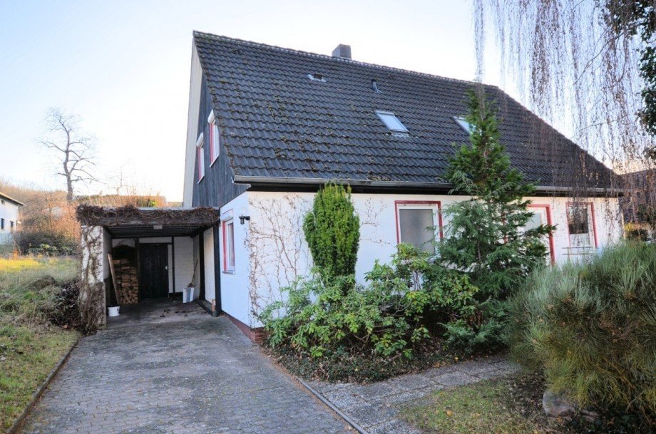 Heise Immobilien - 1-Familienwohnhaus mit Carport Einfamilienhaus Holzminden