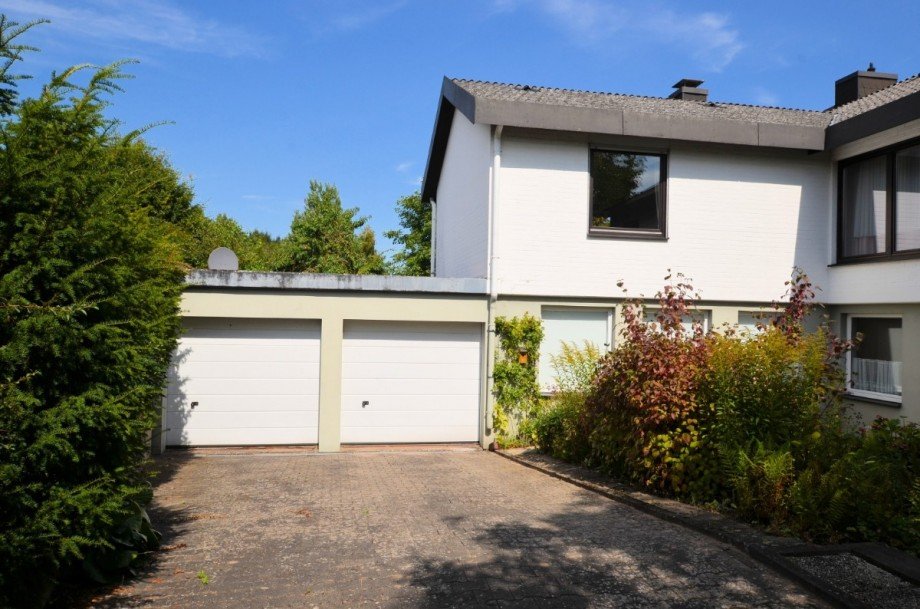 1-Familienwohnhaus mit Doppelgarage in Holzminden Einfamilienhaus Holzminden