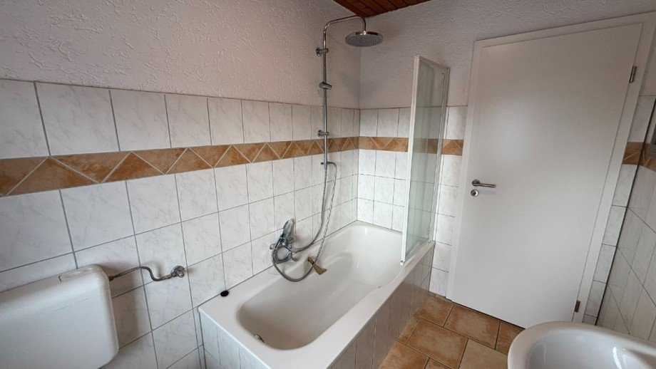 Bad - www.immobilien-heise.de Dachgeschosswohnung Bevern