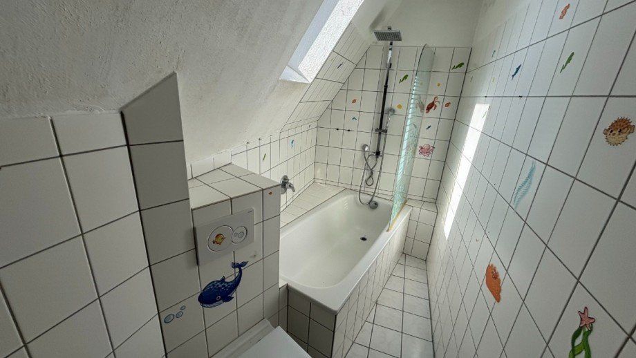 Bad - www.immobilien-heise.de Dachgeschosswohnung Holzminden