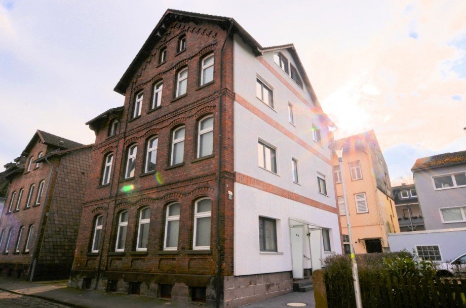 6-Familienwohnhaus mit 2 Garagen in Stadtlage - Heise Immobilien Mehrfamilienhaus Holzminden