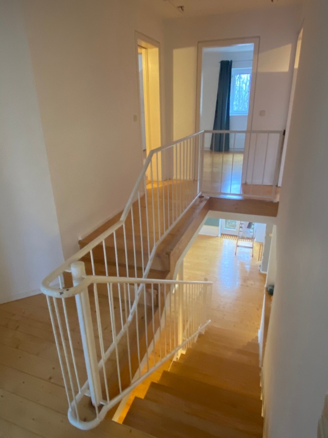 Heise Immobilien - Wohnhaus in H�xter - Bad2 - Flur OG Einfamilienhaus H�xter