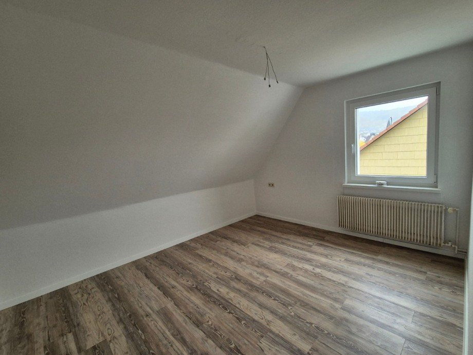 2-Zimmer-Dachgeschosswohnung mit Balkon in H�xter - Heise Immobilien Dachgeschosswohnung H�xter
