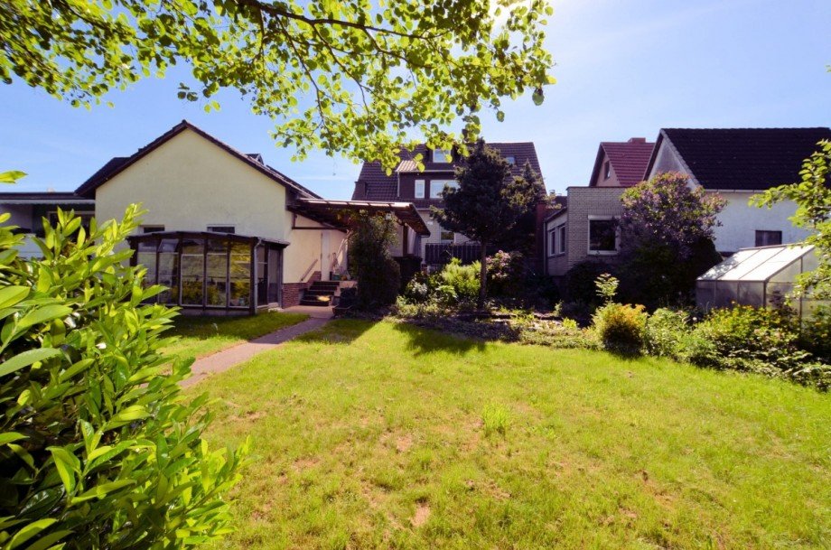 2-Familienwohnhaus mit Doppelgarage - Heise Immobilien Einfamilienhaus F�rstenberg