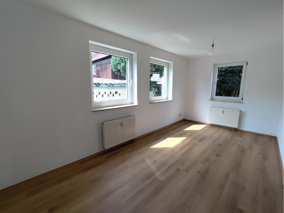 Wohnzimmer - www.immobilien-heise.de Souterrainwohnung Holzminden
