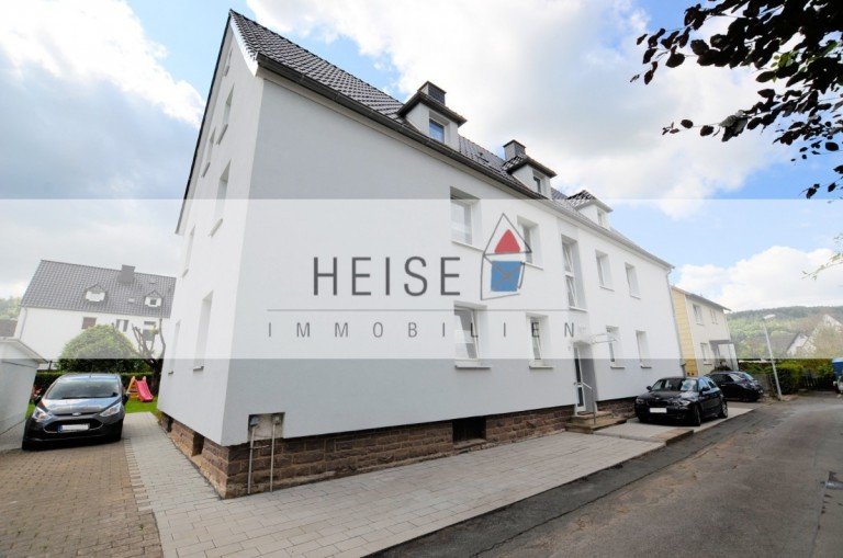 2-Zimmer-Dachgeschosswohnung mit Balkon in H�xter - Heise Immobilien H�xter - Ruhige Wohnlage in H�xter Dachgeschosswohnung *** VERMIETET 2025 *** Renovierte 2-Zimmer-Dachgeschosswohnung mit Balkon in ruhiger Wohnlage