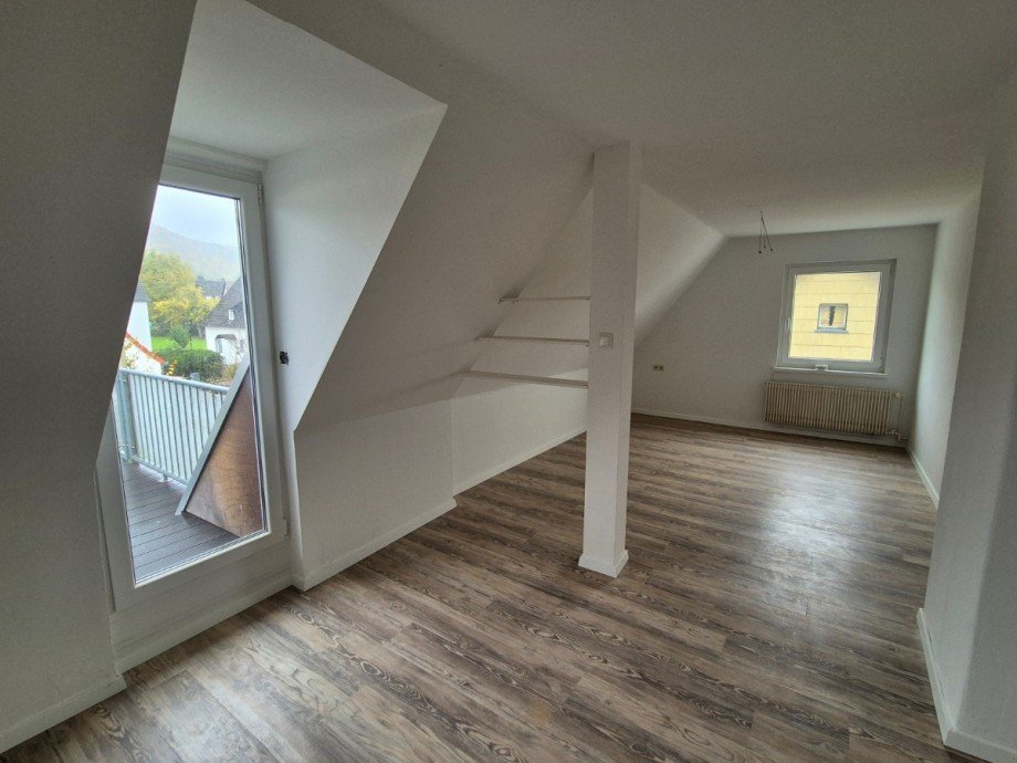 2-Zimmer-Dachgeschosswohnung mit Balkon in H�xter - Heise Immobilien Dachgeschosswohnung H�xter