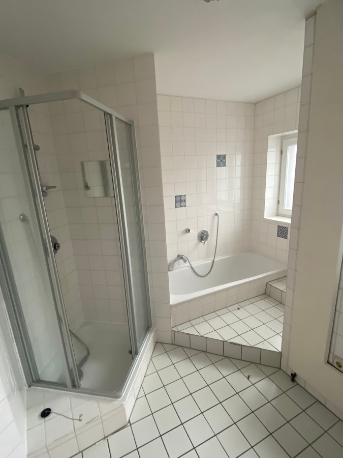 Heise Immobilien - Wohnhaus in H�xter - Bad2 - 1.Obergeschoss - Einfamilienhaus H�xter