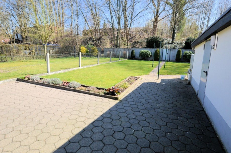 Heise Immobilien Holzminden - Doppelhaush�lfte mit Garage Mehrfamilienhaus Holzminden