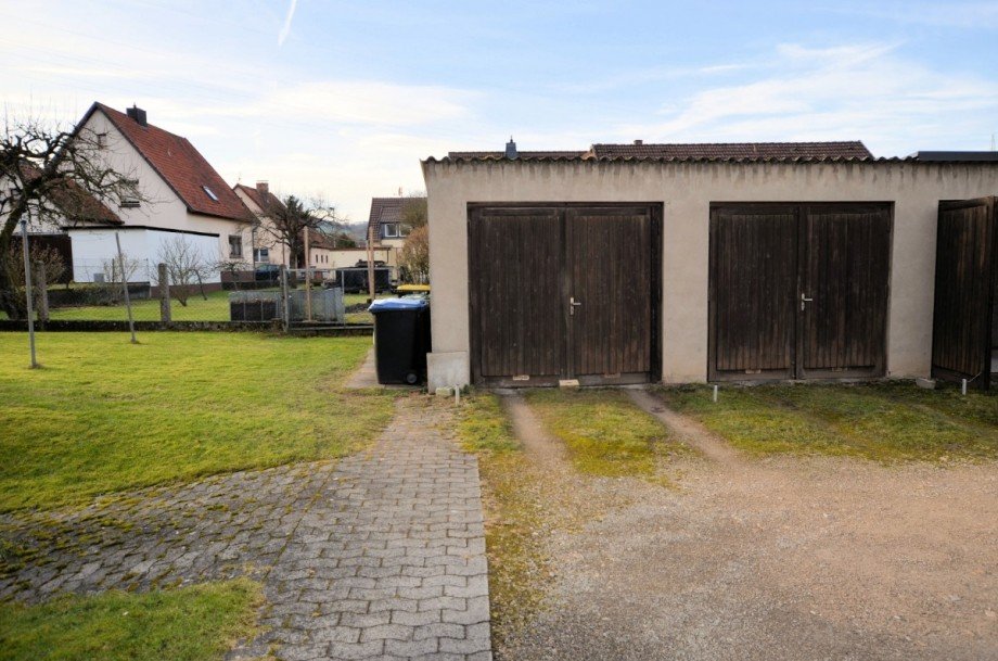 Heise Immobilien - 6-Familienwohnhaus mit Garagen - Delligsen Mehrfamilienhaus Delligsen