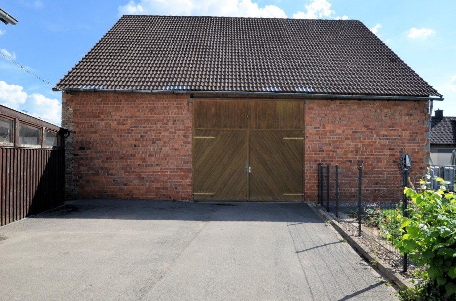 Scheune - zwei Scheunenteile vermietet Mehrfamilienhaus H�xter-Stahle