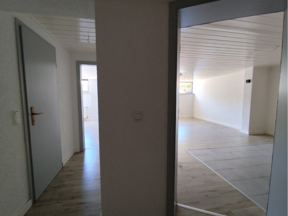 Flur - www.immobilien-heise.de Souterrainwohnung Holzminden
