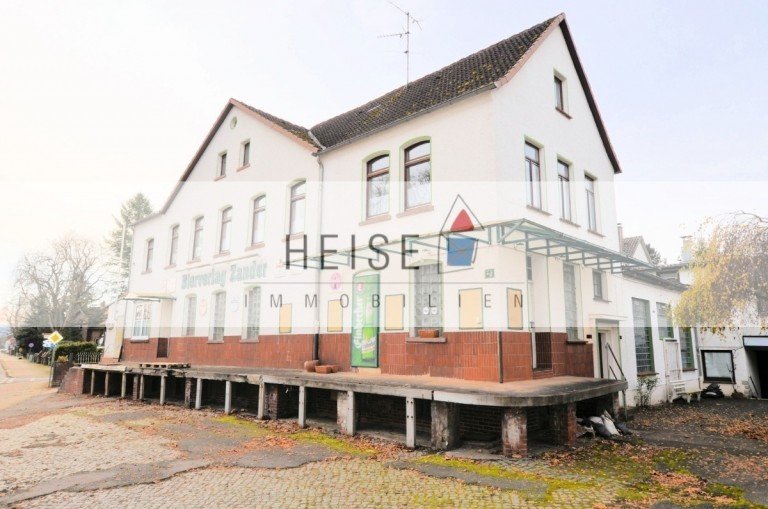 Wohn- und Gesch�ftshaus - Dassel - Heise Immobilien Dassel - Dassel - Ortsmitte Wohn- / Gesch�ftshaus Wohn- und Gesch�ftshaus mit Gastst�tte, Wohnung und Garagen in zentraler Lage