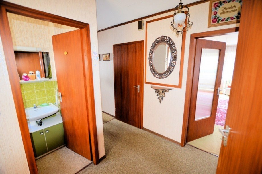 Heise Immobilien - Eingangsbereich- www.immobilien-heise.de Einfamilienhaus H�xter-L�chtringen