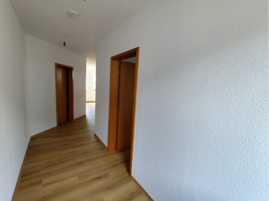 Flur - www.immobilien-heise.de Souterrainwohnung Holzminden