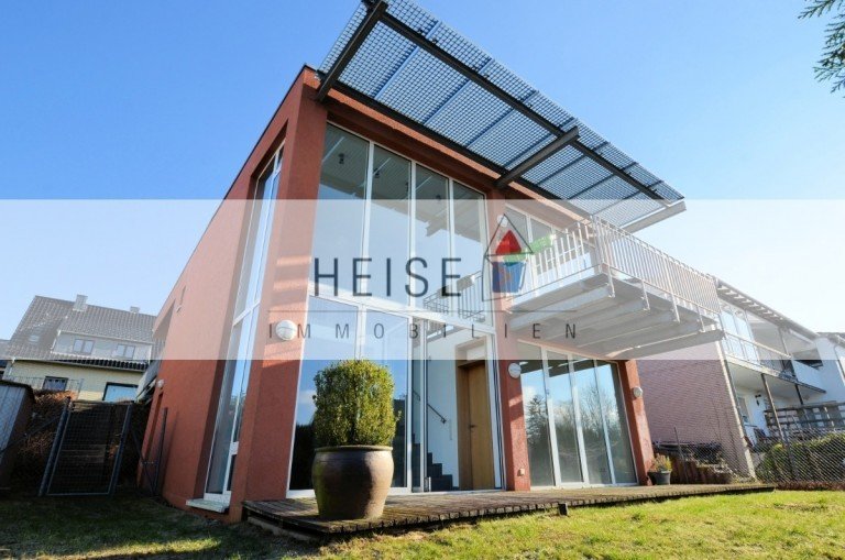 Modernes Architektenhaus mit Fernsicht - Singlehaus in HolzmindenDieses stilvolle Architektenhaus begeistert durch kla ...