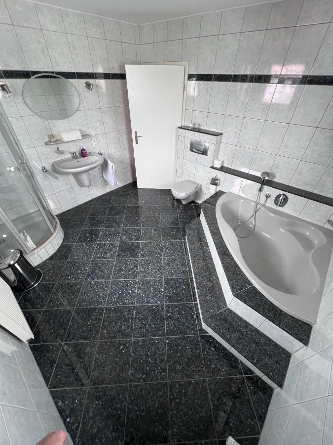 Bad - www.immobilien-heise.de B�rofl�che Holzminden