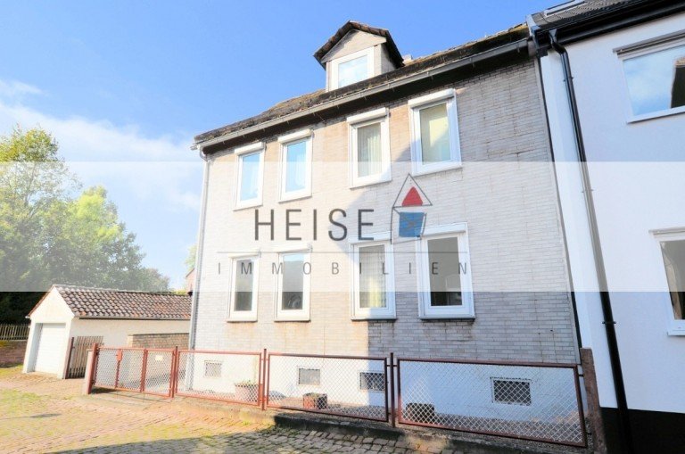 Gepflegtes 2-Familien-Fachwerkhaus mit Garage in Holzminden - Stadtlage* Baujahr: 1892 - An- und Umbau 1971* Grunds ...