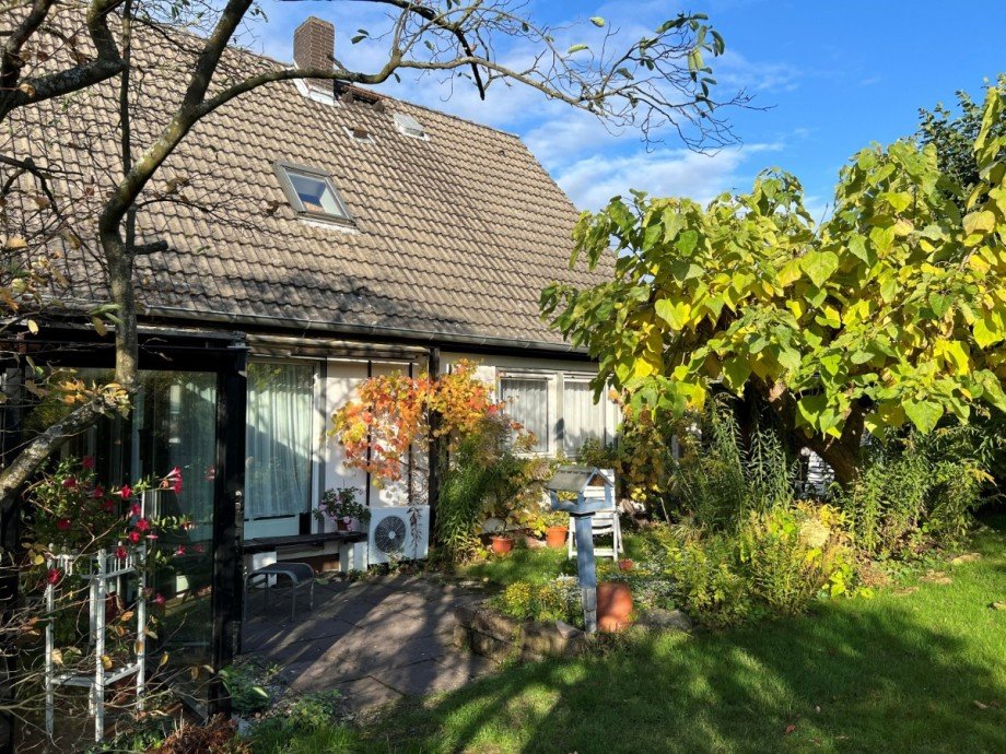 Heise Immobilien - 1-Familienwohnhaus mit Carport Einfamilienhaus Holzminden