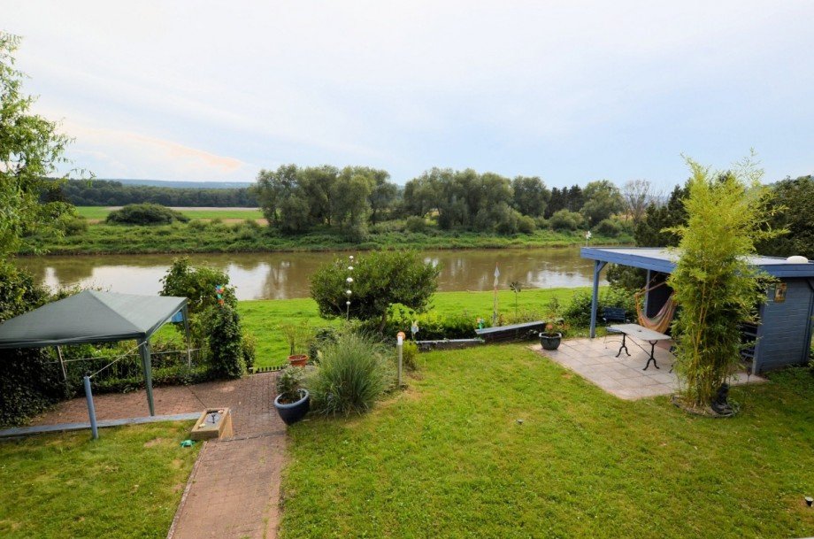 Balkon mit Fernsicht in die Weserauen ** Brev�rde ** Weserblick Einfamilienhaus Brev�rde