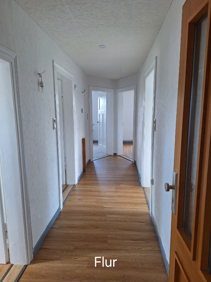 Flur - www.immobilien-heise.de Dachgeschosswohnung Holzminden