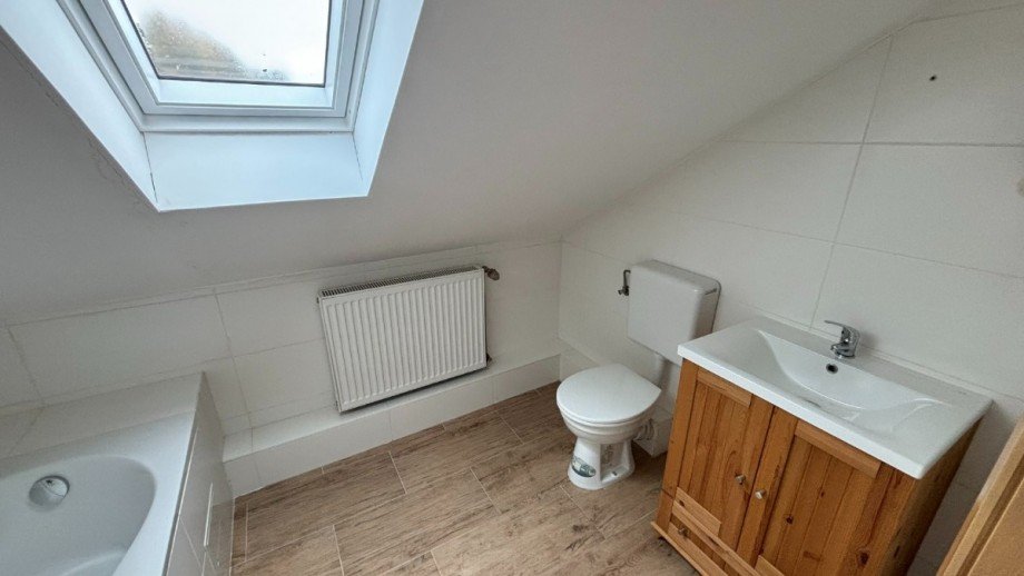 Bad OG - www.immobilien-heise.de Einfamilienhaus Eschershausen