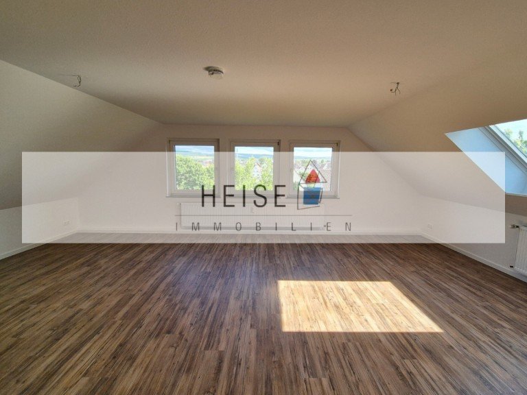 Mehrfamilienwohnhaus, Nähe Gewerbegebiet Rehwiese* Dachgeschoss links* 2 Zimmer, Küche mit EBK, Bad, Keller, Stellplat ...